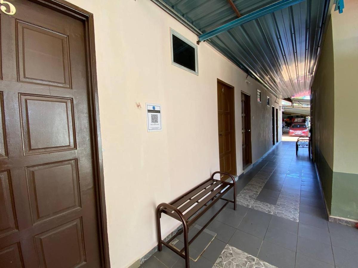 Besut Guesthouse Kampung Kuala Besut Ngoại thất bức ảnh