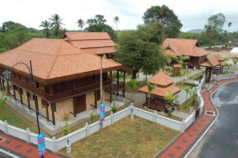 Besut Guesthouse Kampung Kuala Besut Ngoại thất bức ảnh