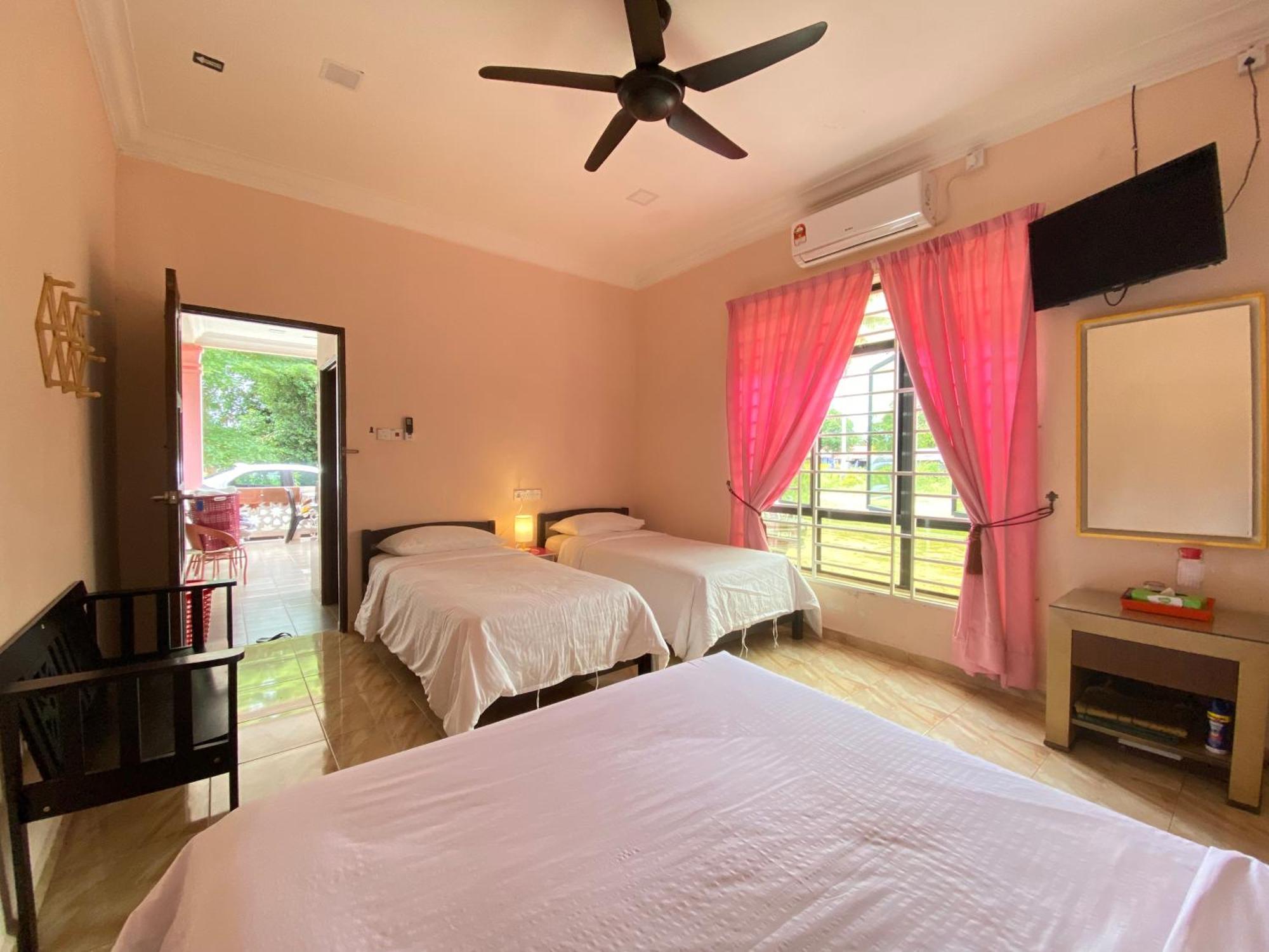 Besut Guesthouse Kampung Kuala Besut Ngoại thất bức ảnh