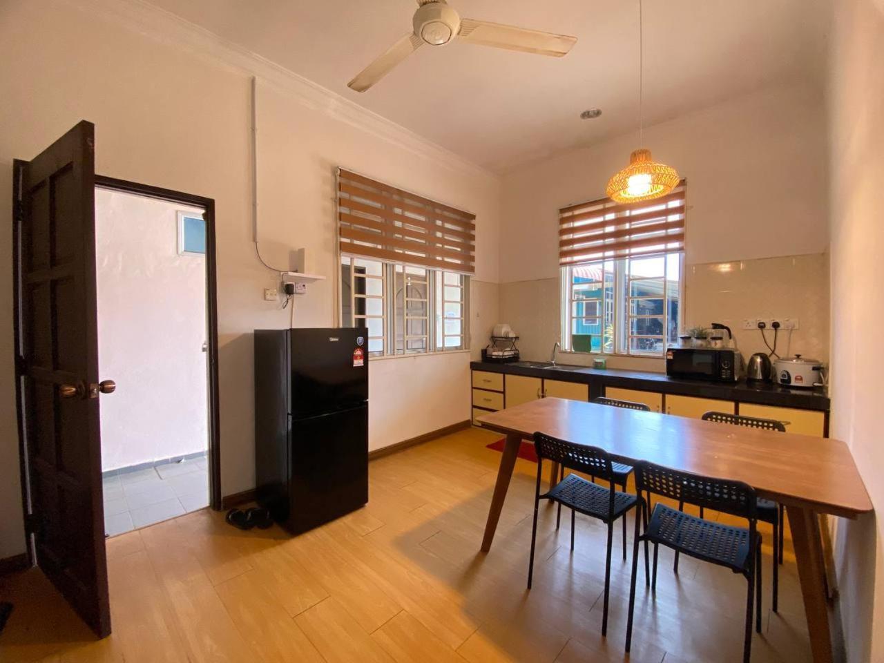 Besut Guesthouse Kampung Kuala Besut Ngoại thất bức ảnh